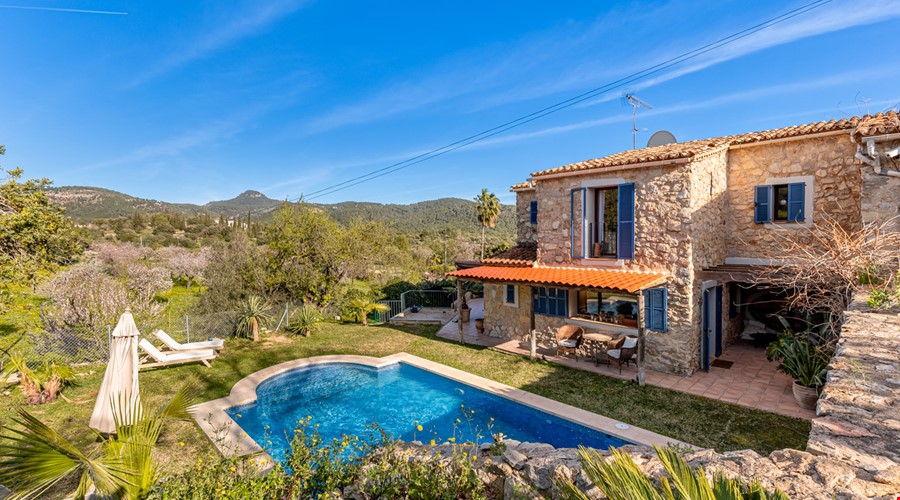 Finca for sale in Es Capdella