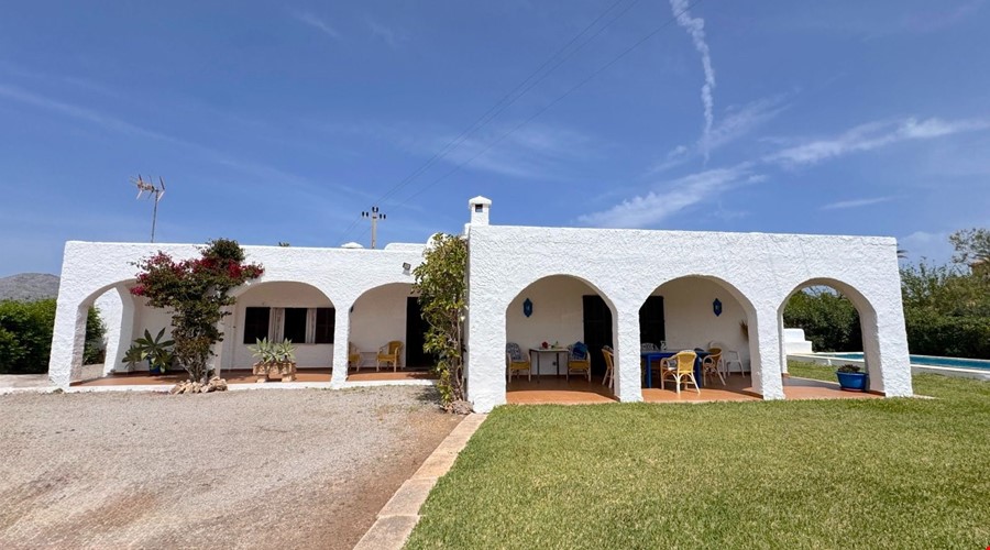 290 m2 Finca in Puerto Pollensa with Holiday Rental License and Pool